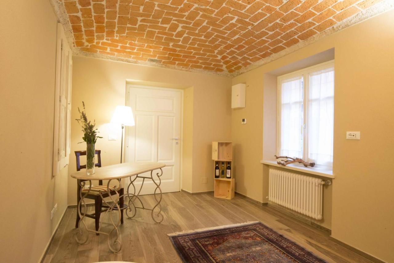 Dimora Della Rocca Bed & Breakfast Costigliole d'Asti Eksteriør bilde