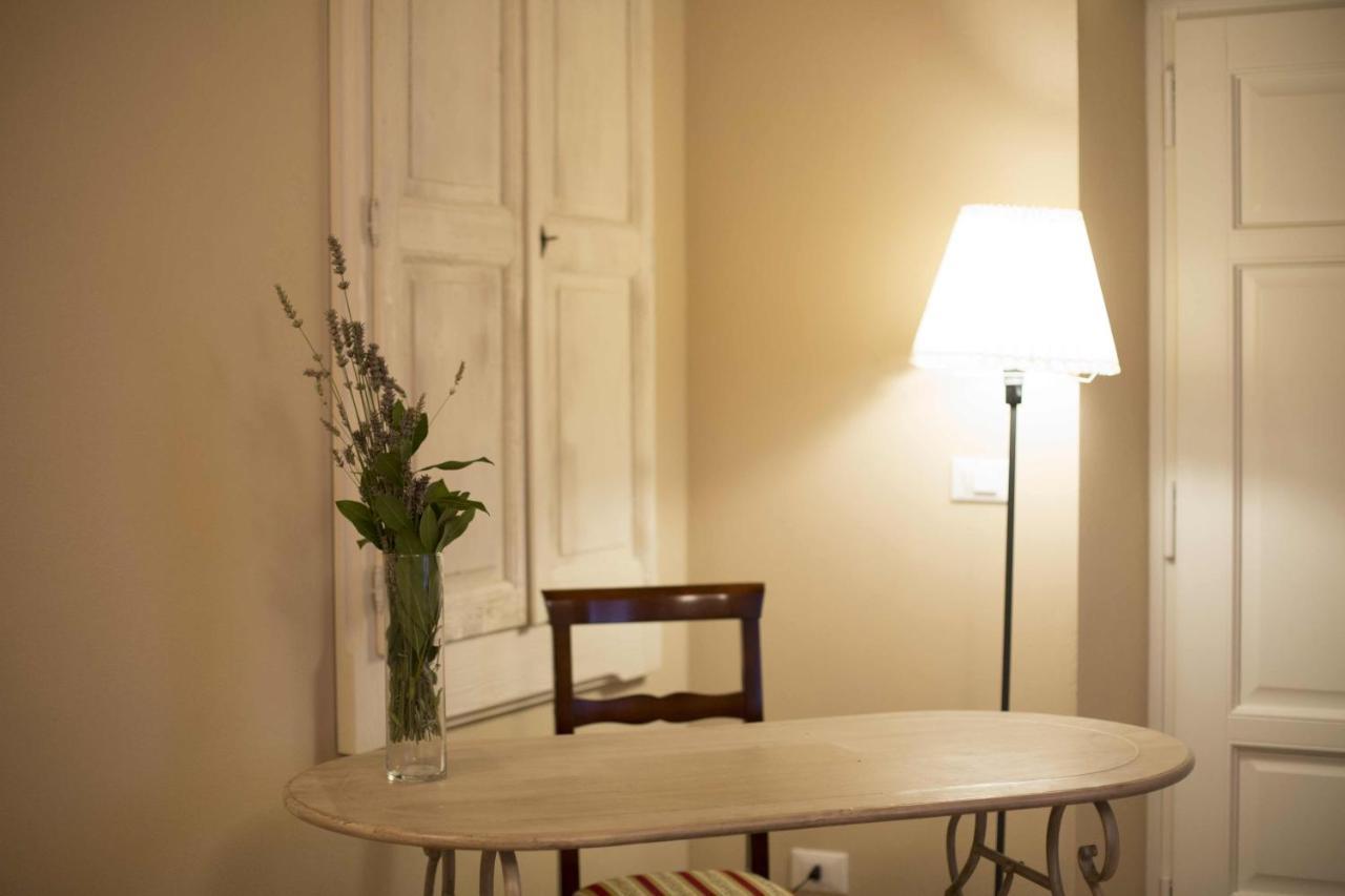 Dimora Della Rocca Bed & Breakfast Costigliole d'Asti Eksteriør bilde