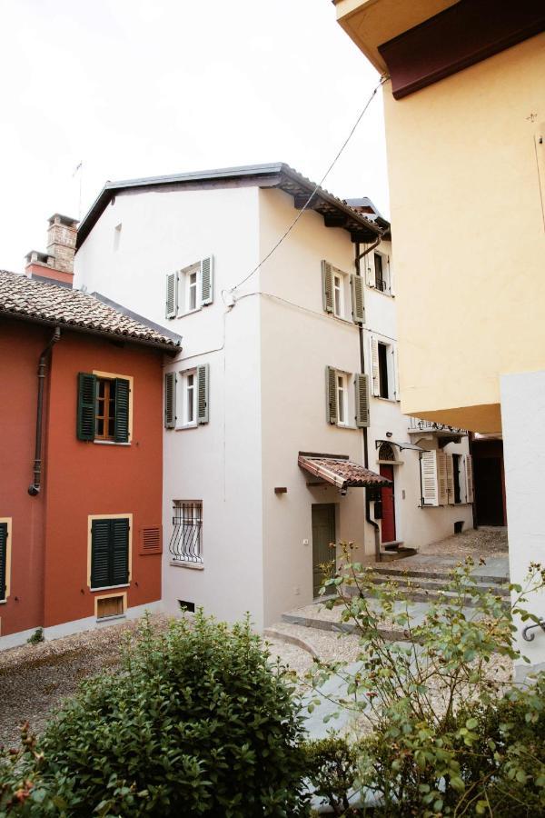 Dimora Della Rocca Bed & Breakfast Costigliole d'Asti Eksteriør bilde
